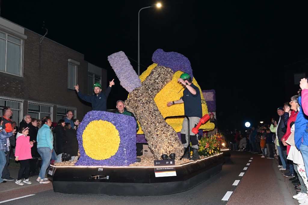 ../Images/Verlicht bloemencorso 2025 107.jpg